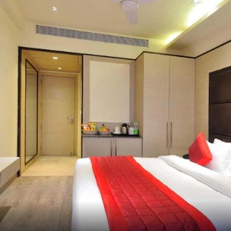 Hotel Royal Grand - Opposite Axis Bank East Patel Nagar New Delhi Exterior foto