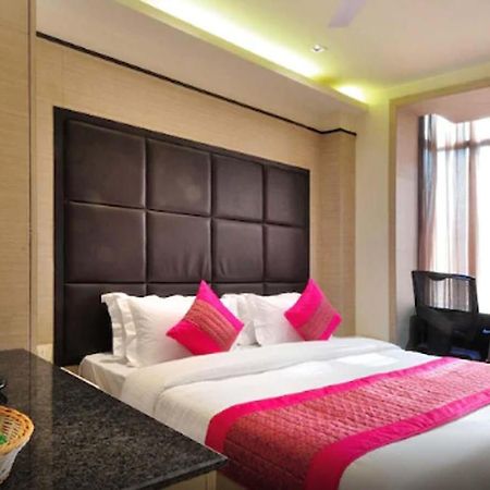 Hotel Royal Grand - Opposite Axis Bank East Patel Nagar New Delhi Exterior foto