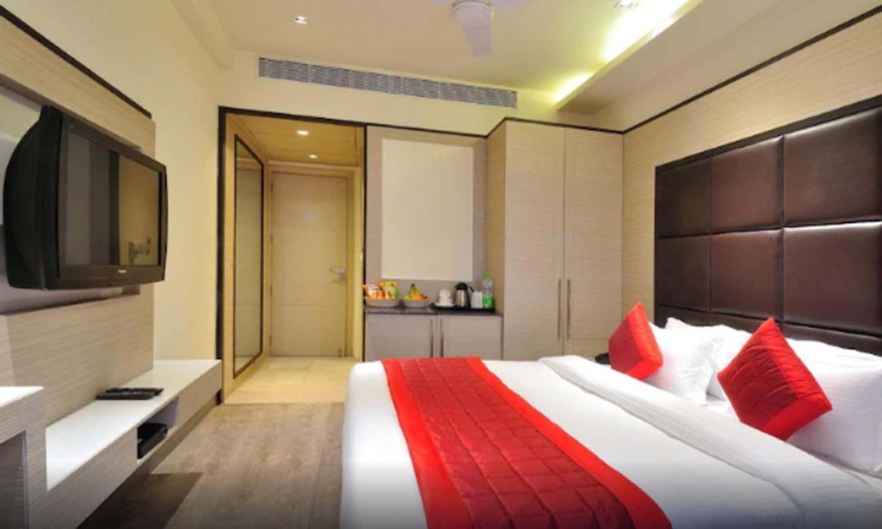 Hotel Royal Grand - Opposite Axis Bank East Patel Nagar New Delhi Exterior foto