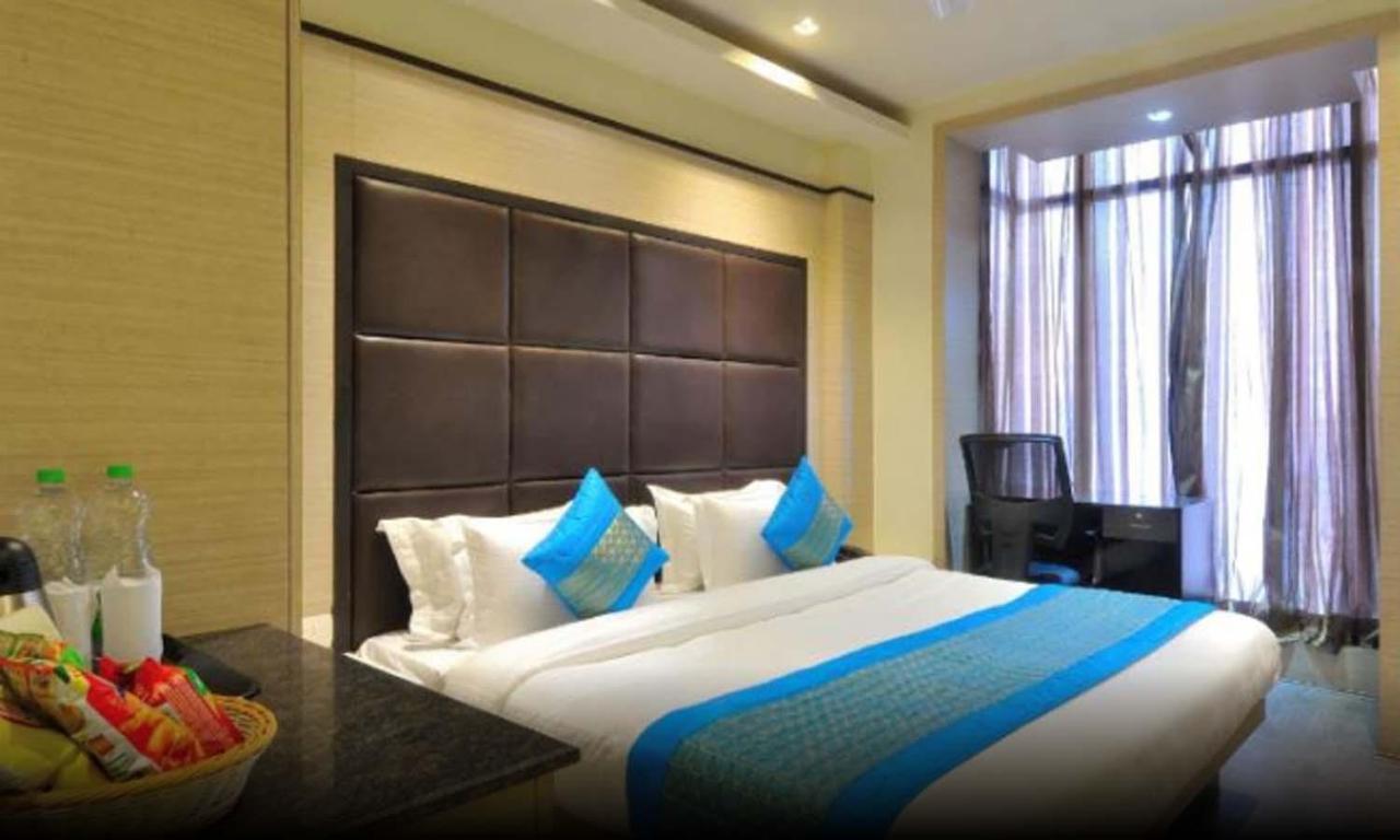 Hotel Royal Grand - Opposite Axis Bank East Patel Nagar New Delhi Exterior foto