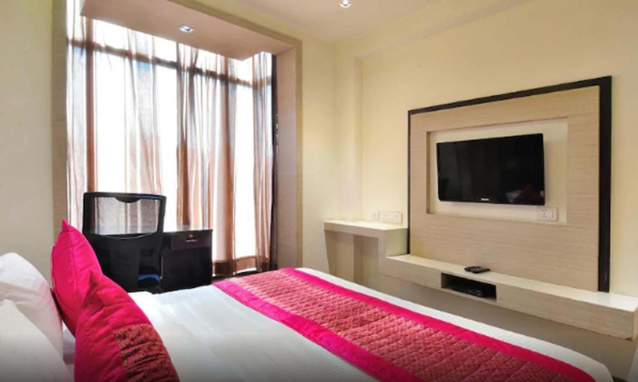 Hotel Royal Grand - Opposite Axis Bank East Patel Nagar New Delhi Exterior foto