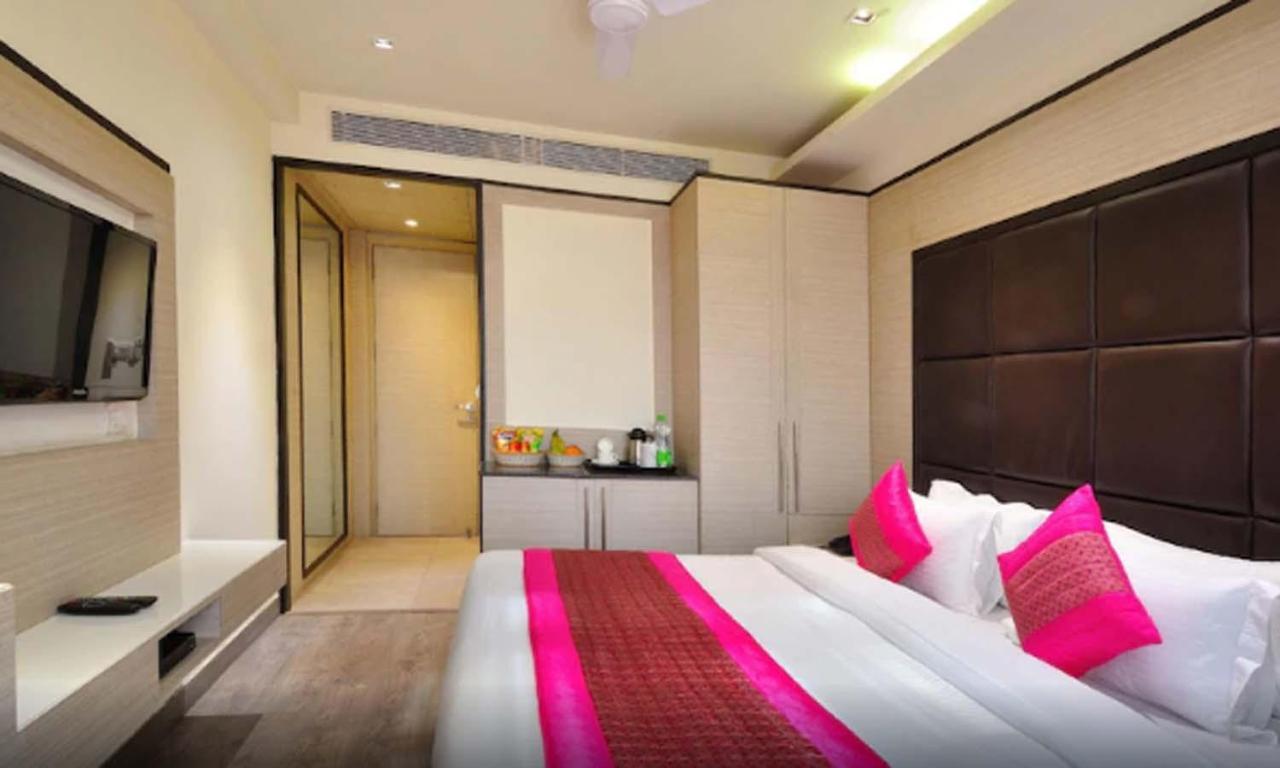 Hotel Royal Grand - Opposite Axis Bank East Patel Nagar New Delhi Exterior foto