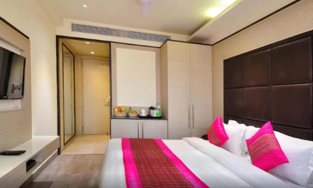 Hotel Royal Grand - Opposite Axis Bank East Patel Nagar New Delhi Exterior foto