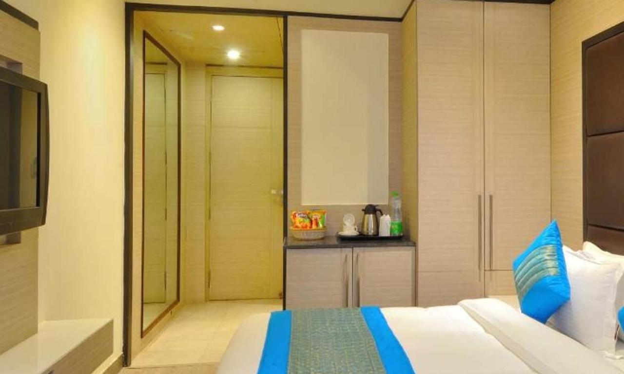 Hotel Royal Grand - Opposite Axis Bank East Patel Nagar New Delhi Exterior foto