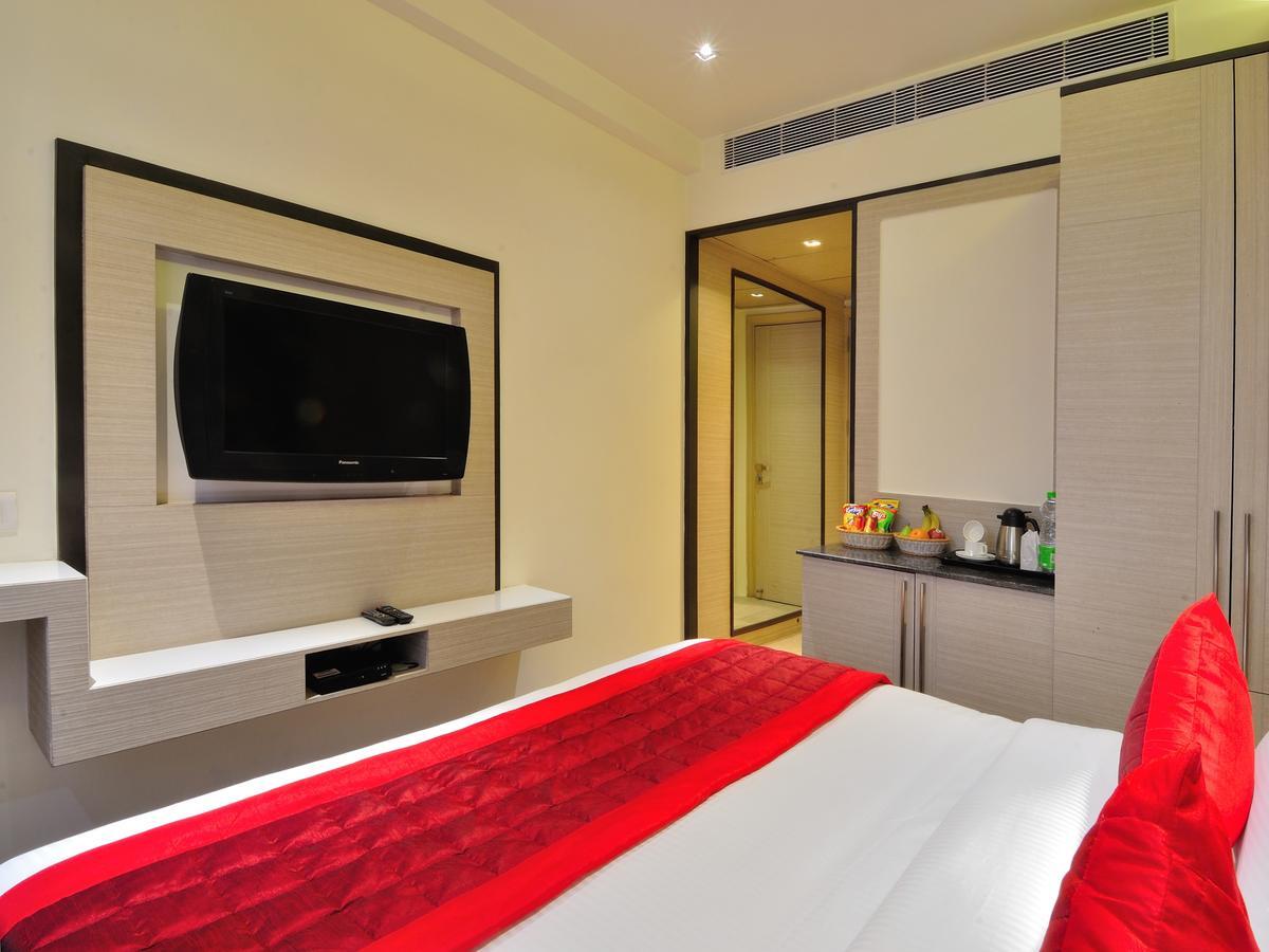 Hotel Royal Grand - Opposite Axis Bank East Patel Nagar New Delhi Exterior foto