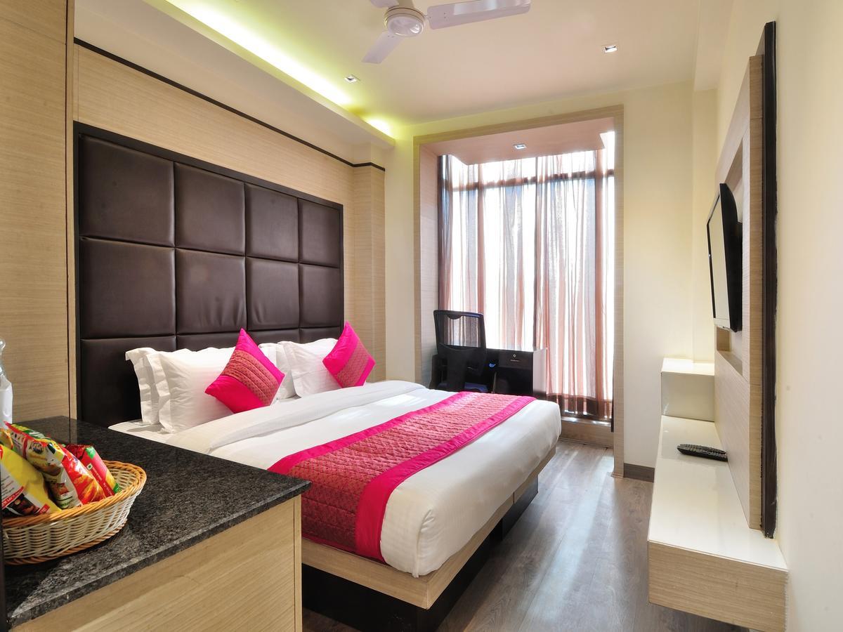 Hotel Royal Grand - Opposite Axis Bank East Patel Nagar New Delhi Exterior foto