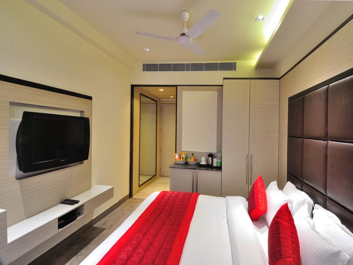 Hotel Royal Grand - Opposite Axis Bank East Patel Nagar New Delhi Exterior foto