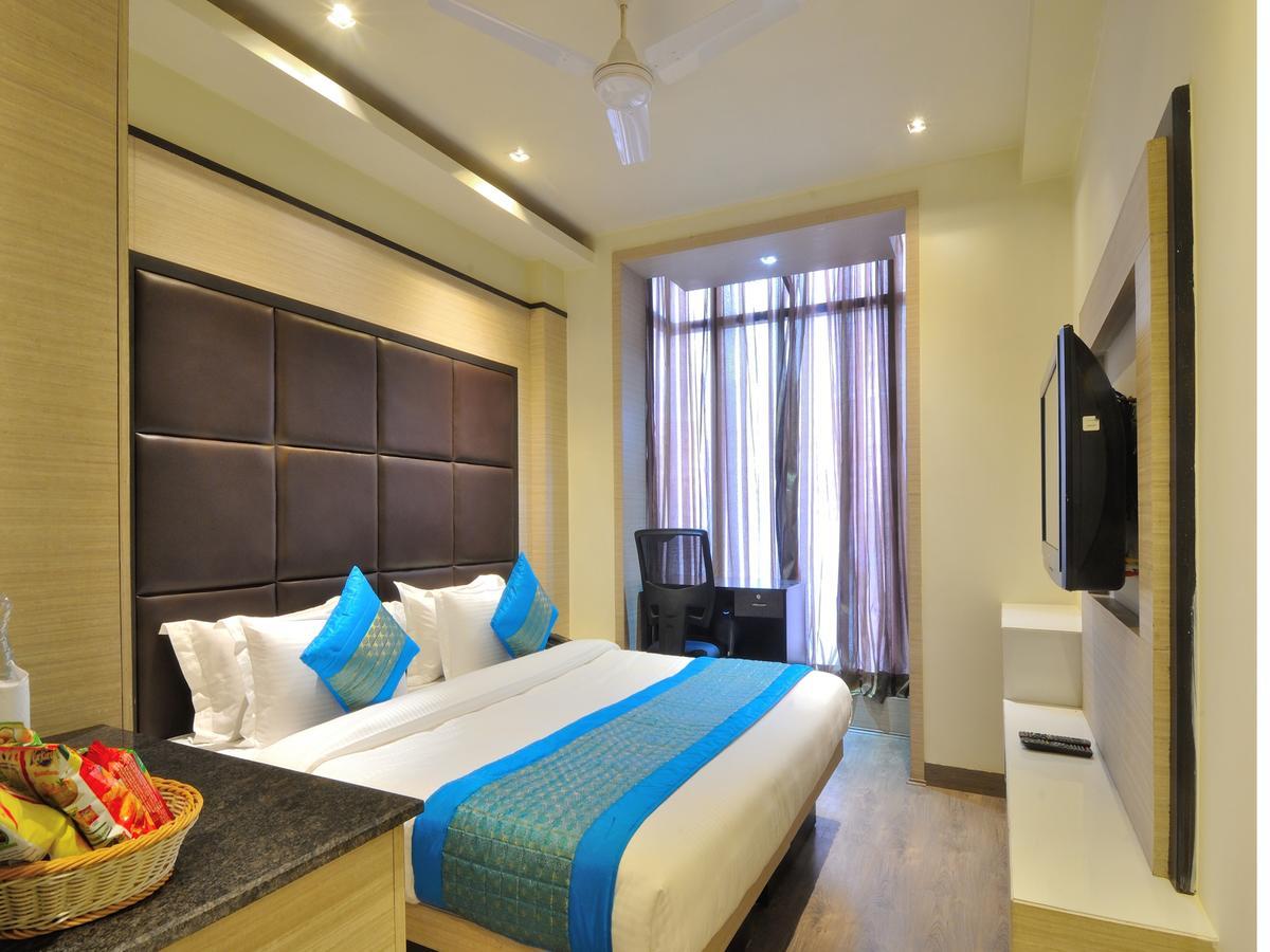 Hotel Royal Grand - Opposite Axis Bank East Patel Nagar New Delhi Exterior foto