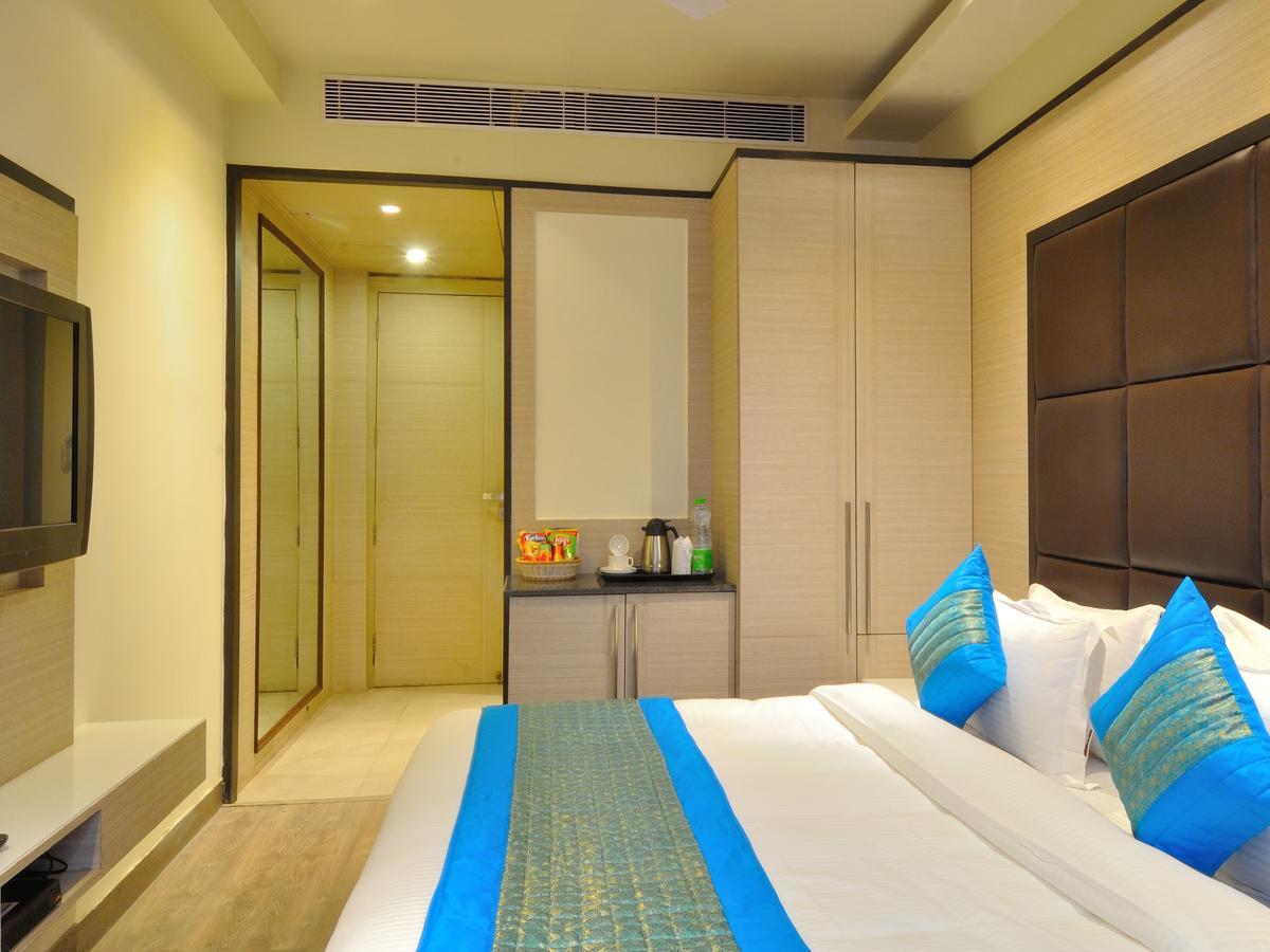 Hotel Royal Grand - Opposite Axis Bank East Patel Nagar New Delhi Exterior foto