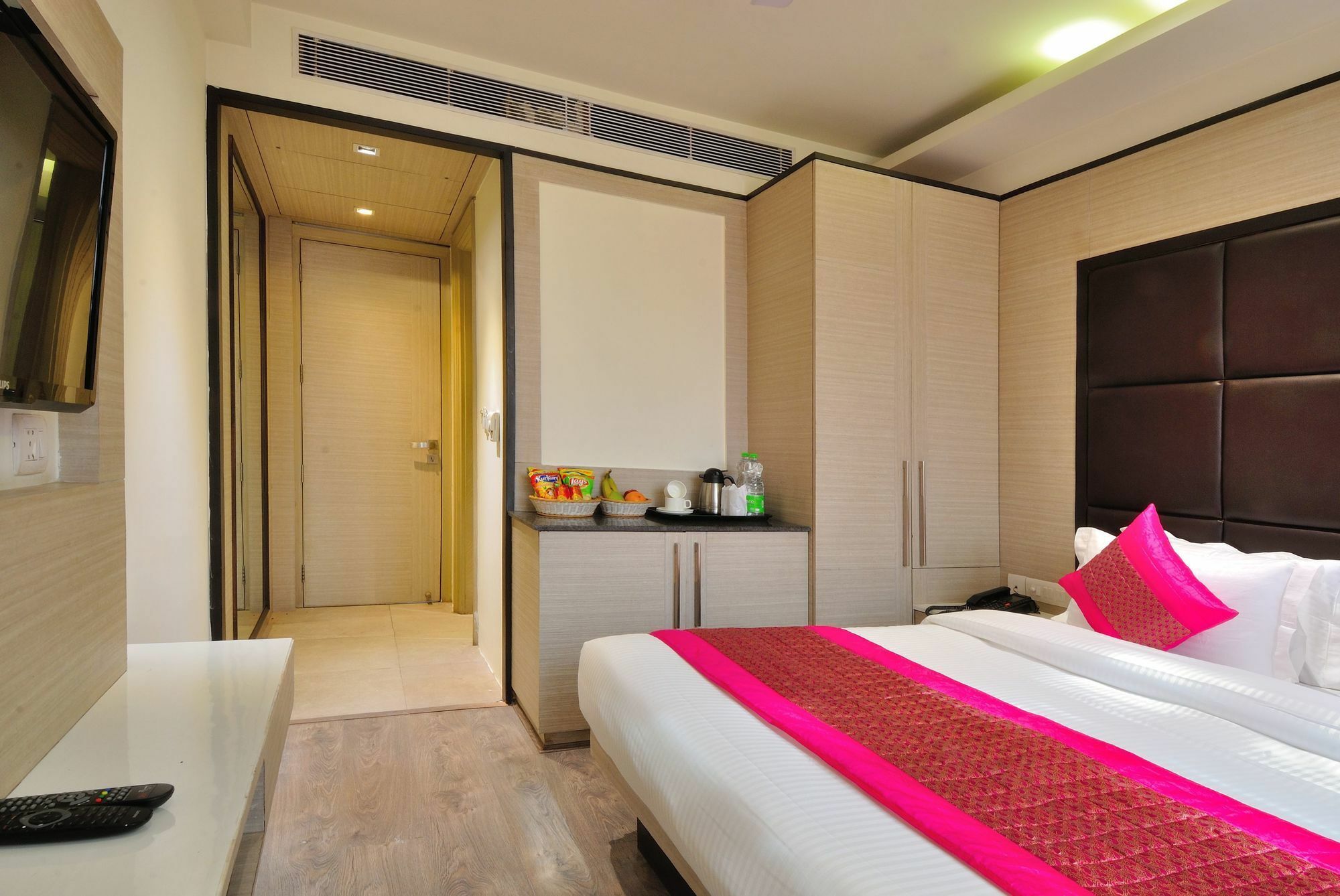 Hotel Royal Grand - Opposite Axis Bank East Patel Nagar New Delhi Exterior foto