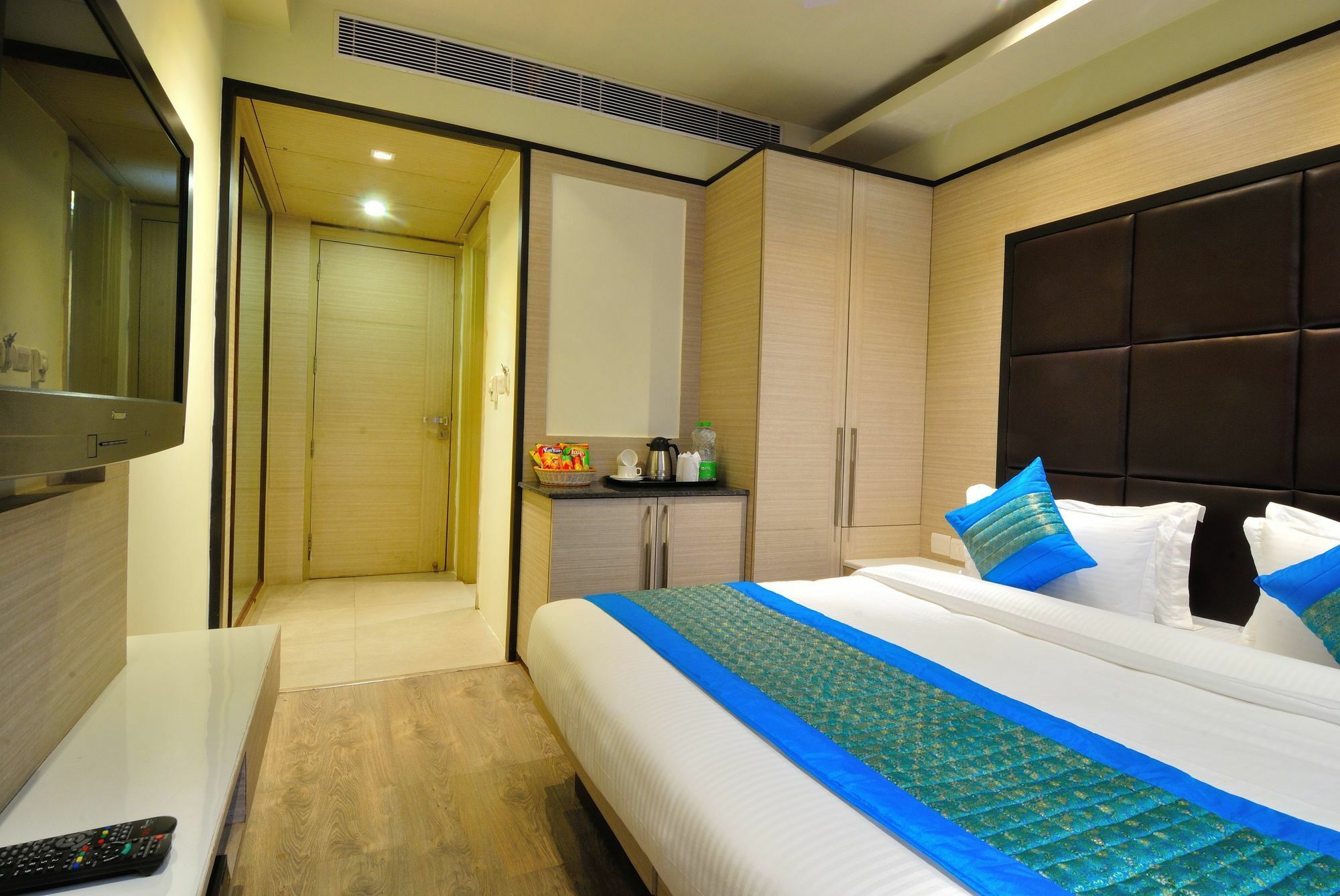 Hotel Royal Grand - Opposite Axis Bank East Patel Nagar New Delhi Exterior foto
