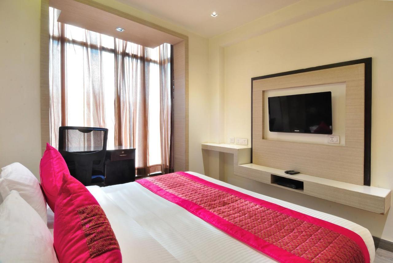 Hotel Royal Grand - Opposite Axis Bank East Patel Nagar New Delhi Exterior foto