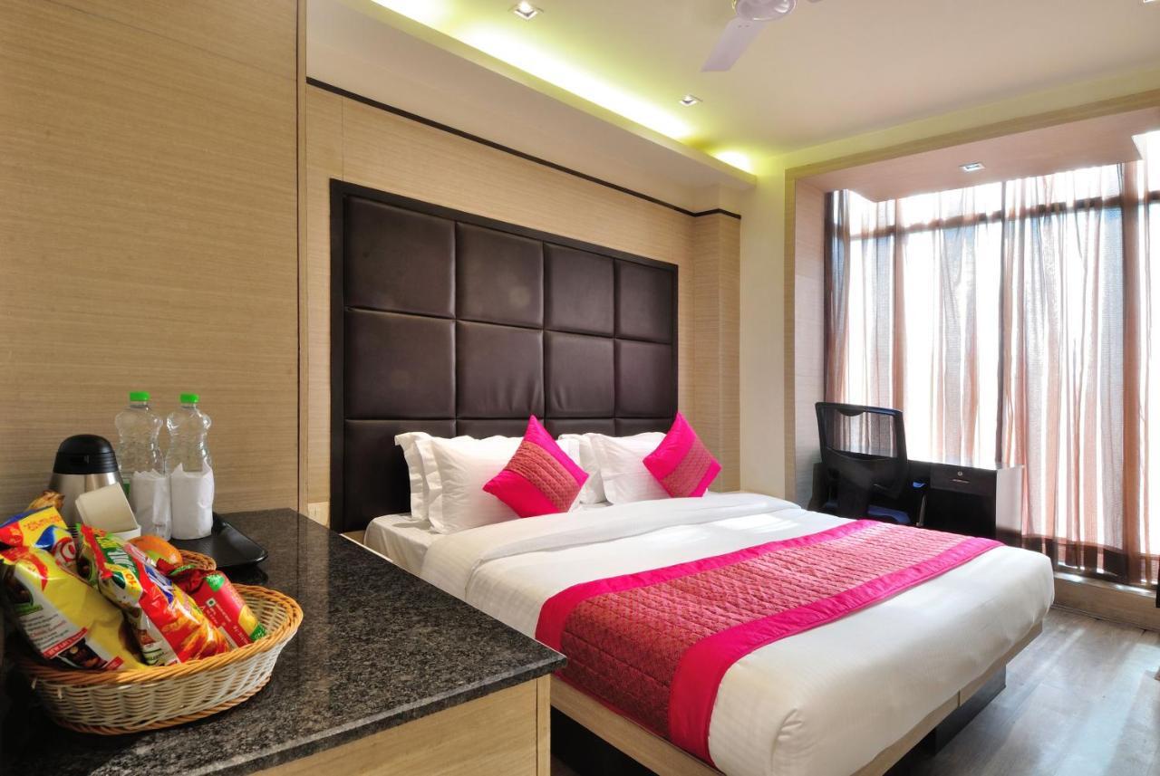 Hotel Royal Grand - Opposite Axis Bank East Patel Nagar New Delhi Exterior foto