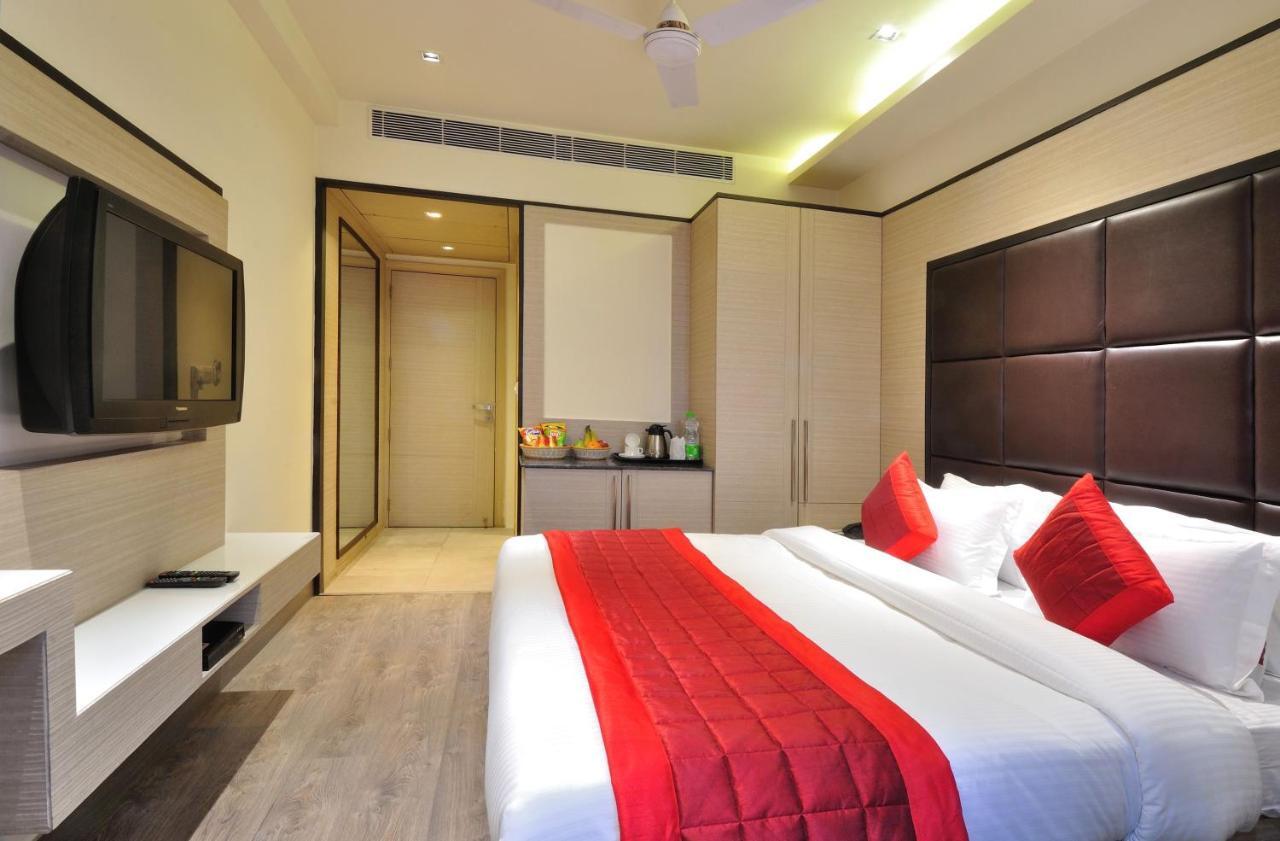Hotel Royal Grand - Opposite Axis Bank East Patel Nagar New Delhi Exterior foto